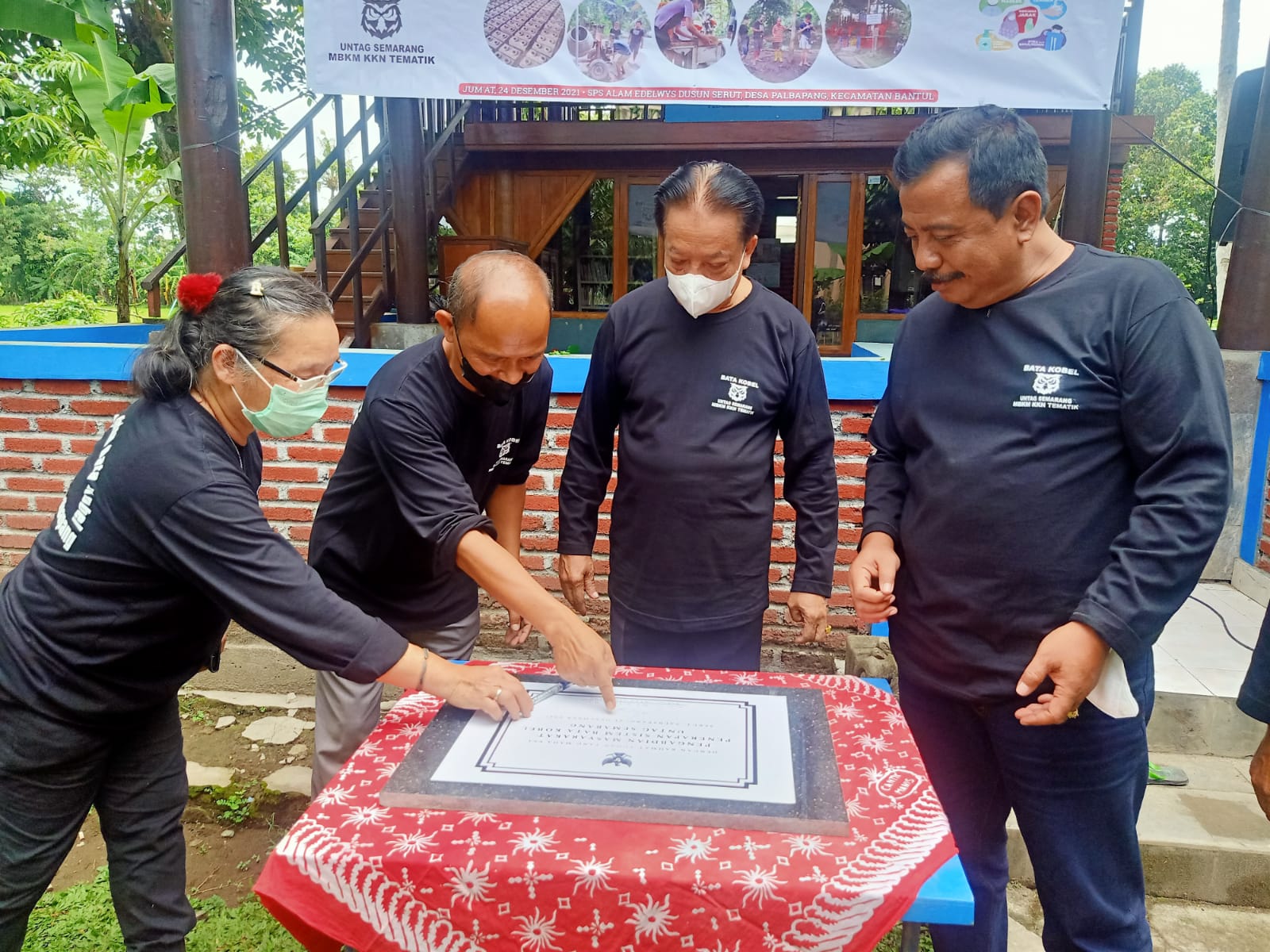Untag Bantu Alat Pembuatan Bata Kobel di Dusun Serut Bantul.