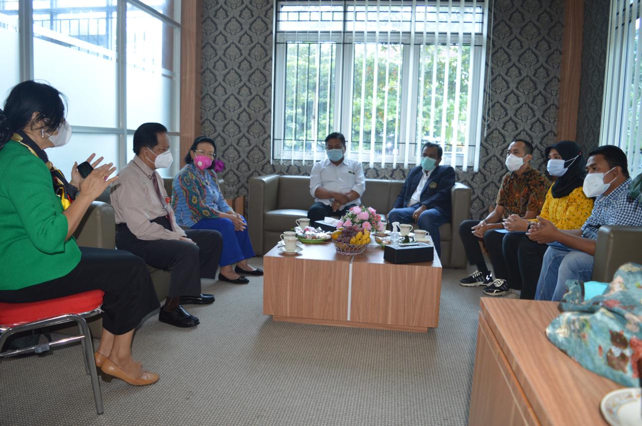Untag Bekali Lulusannya Dengan Sertifikat Mediator.