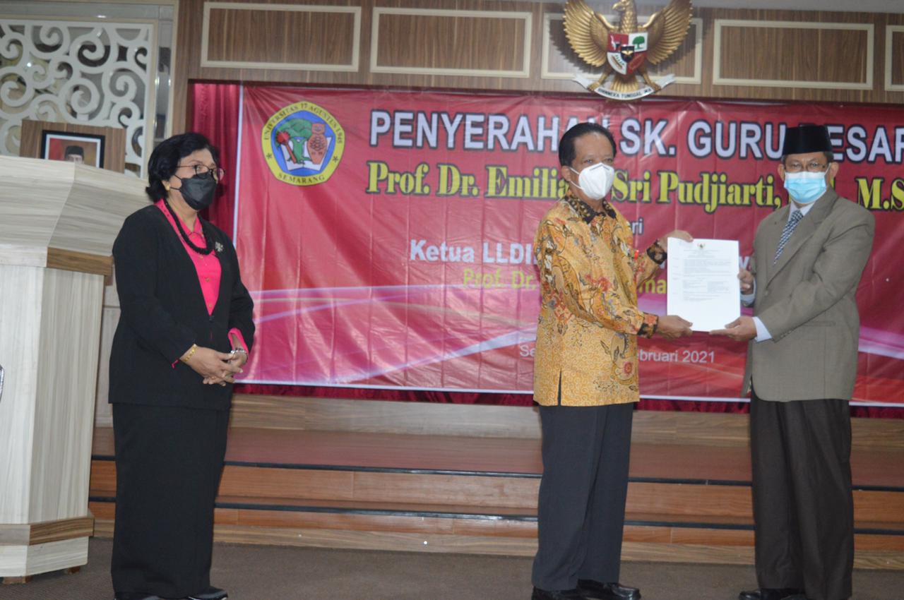 Wakil Rektor Untag Terima SK Sebagai Guru Besar.