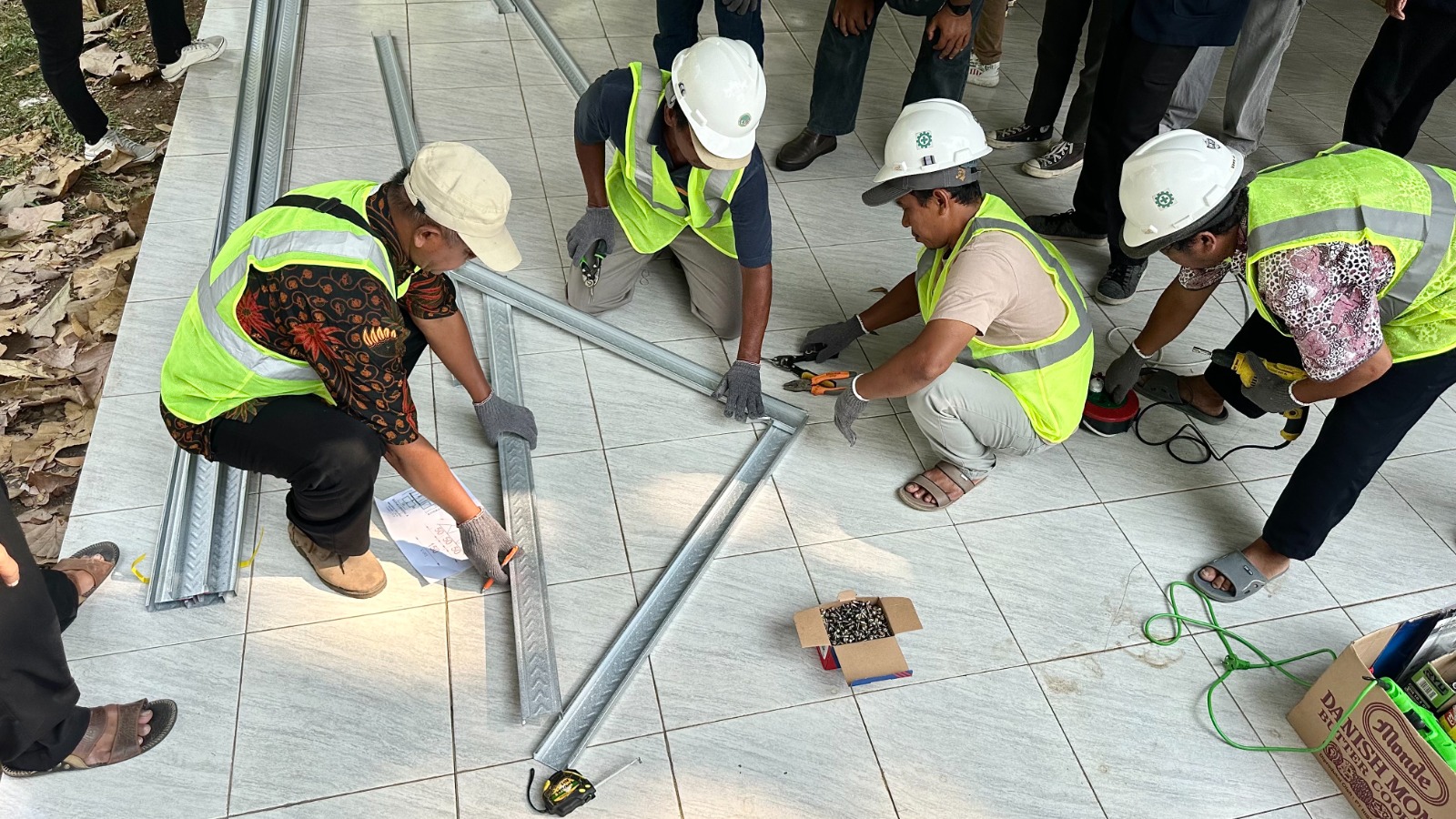 BEM Fakultas Teknik Untag Gelar Pelatihan dan Sertifikasi Tukang Bangunan di Kelurahan Sadeng