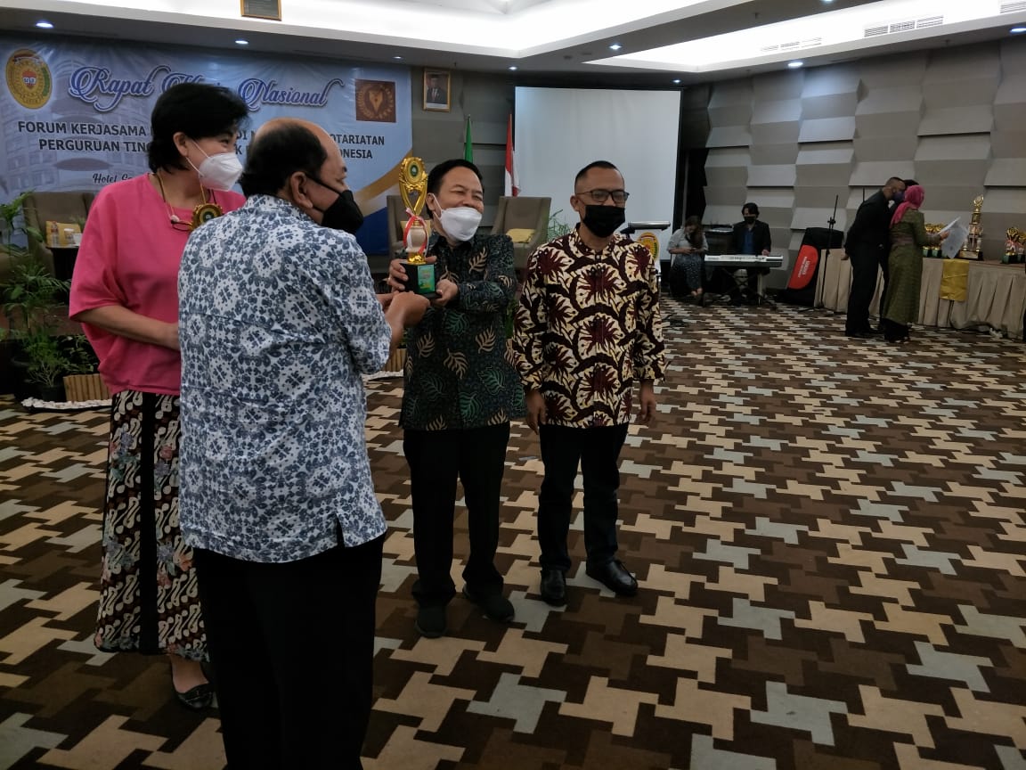 Mahasiswa Untag Juara Lomba Kemahiran Membuat Akta PPAT.